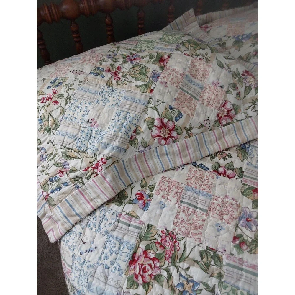 Vintage Quilt with Shams Arch Co. Elmsford, New York